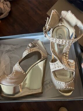 Pearl-Studded Gold Platform Wedge Sandals - Women's